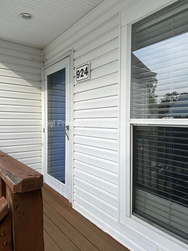 Building Photo - 924 Ironwood Dr