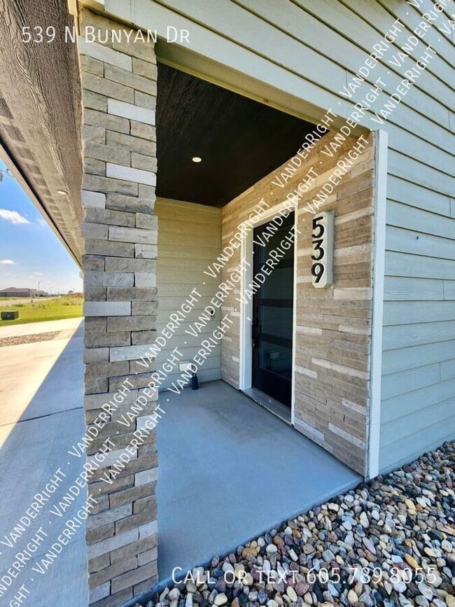 Building Photo - 539 BUNYAN Dr