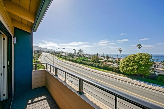 Building Photo - REMODELED, SPACIOUS & BRIGHT OCEAN-FACING CONDO IN BEAUTIFUL COMPLEX PERCHED ABOVE HOLLYWOOD RIVI...