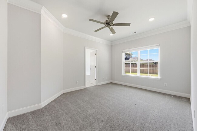 Building Photo - 903 Eakins Ln