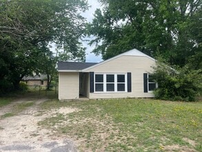 Building Photo - 2 Bed, 1 Bath House