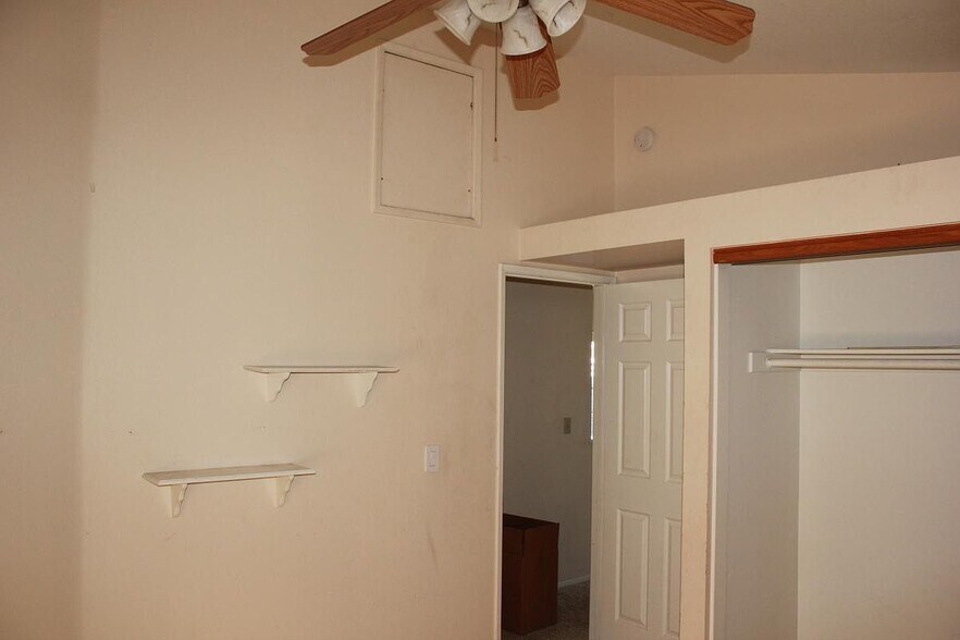 Building Photo - 28620 Avocado Pl