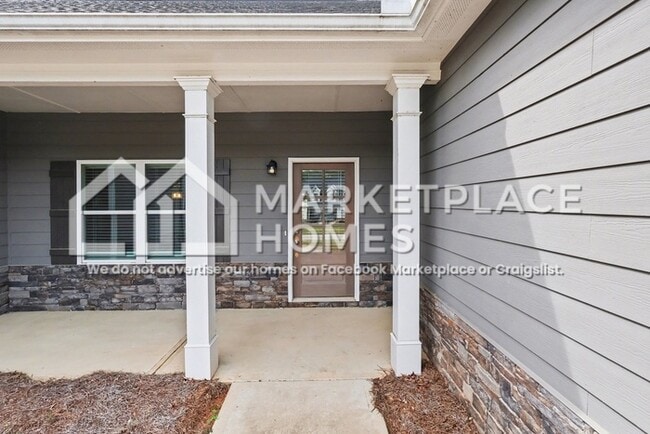 Building Photo - 90 Hawthorn Ln