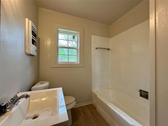 Building Photo - 1015 Pine Tree Dr