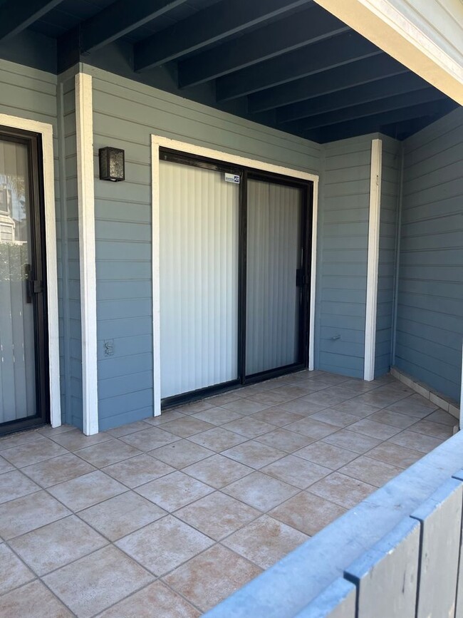 Building Photo - Spacious 2-Bedroom Condo on the First Floo...
