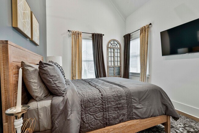 Building Photo - Fully Furnished 3bd/2.5ba Trilith Townhome with Utilities Included