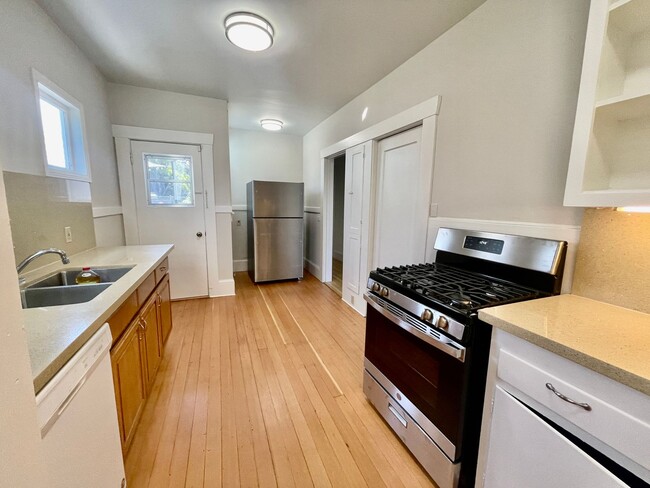 Building Photo - Two Bedroom Home w/ Parking, Private Yard, Laundry + More!