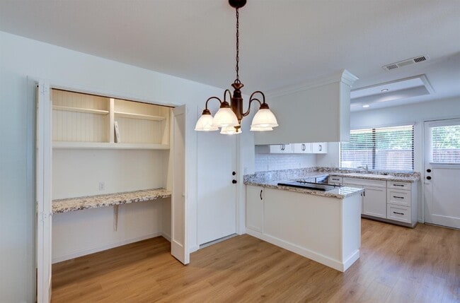 Building Photo - 1067 W Sierra Ave