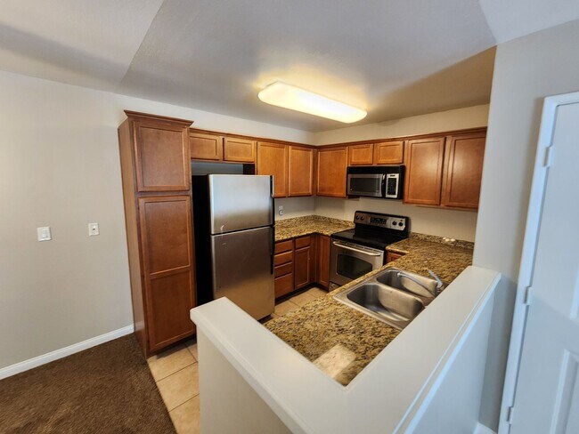 Building Photo - Upper Unit in Villa Montevina