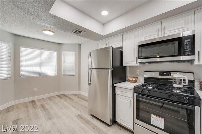 Building Photo - 853 Rock Springs Dr