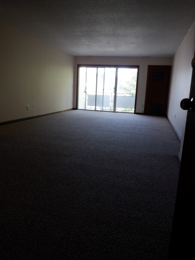 Building Photo - 787 Farmington Ave