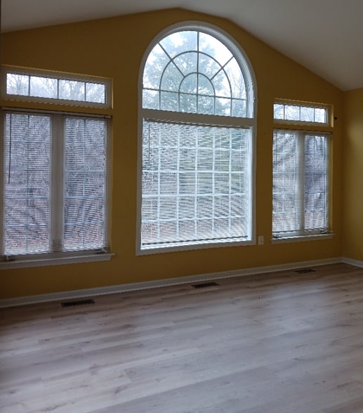 Building Photo - 5008 Sinope Way