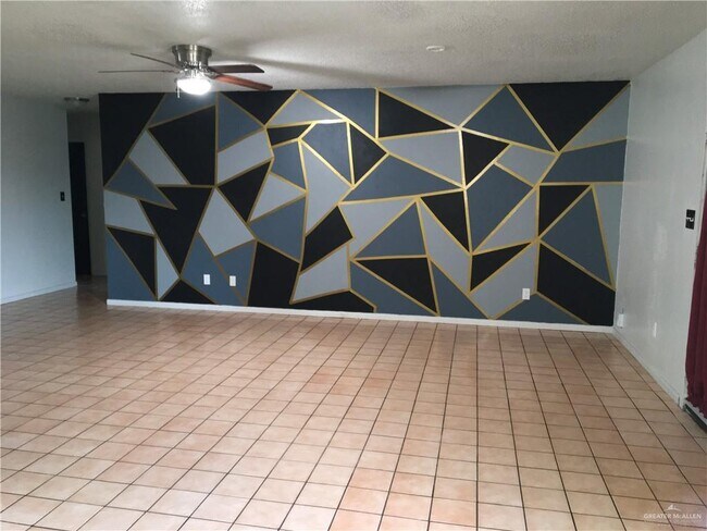 Building Photo - 17 S Broadway St