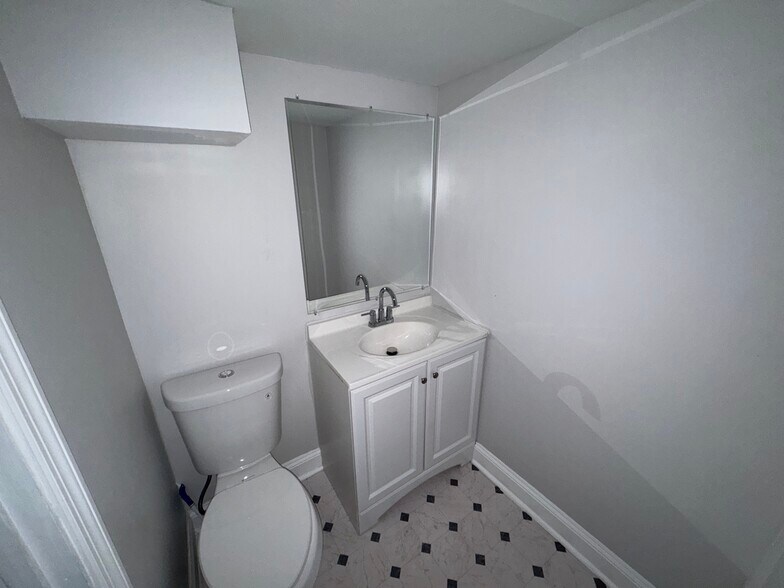 Building Photo - 2289 Addison Rd NE