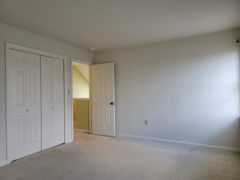Building Photo - 40 Spring Hill Ln