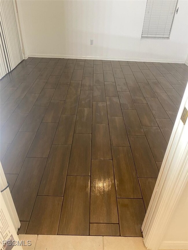 Building Photo - 5218 Chiquita Blvd S