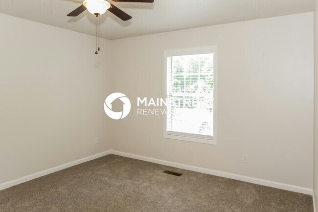 Building Photo - 4 Bedroom Pet-Friendly Home in ATHENS, AL with Main Street Renewal