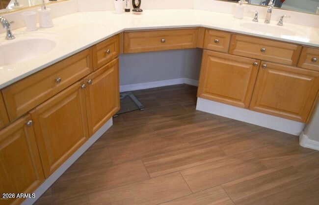 Building Photo - 10732 N 113th St