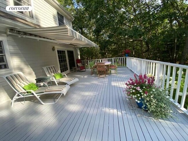 Building Photo - 330 Sprig Tree Path