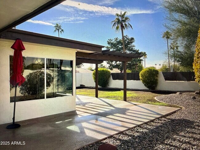 Building Photo - 912 E Acacia Cir