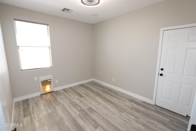 Building Photo - 2650 E Dennisport Ave