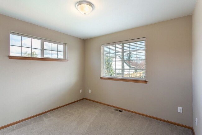 Building Photo - 4715 Bedford Ave