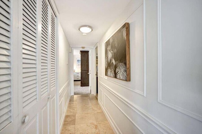 Building Photo - 3001 NE 47th Ct