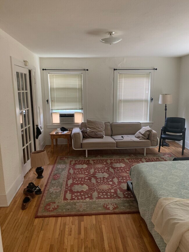 Primary Photo - 6 E Benton Ave