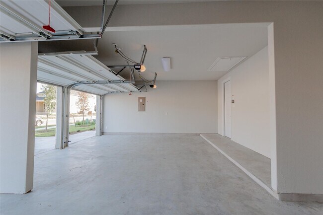 Building Photo - 2204 Bell Mare Vw