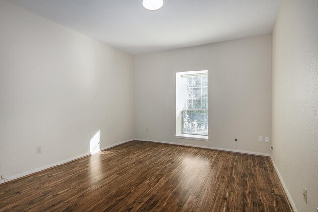 Building Photo - 2400 N Braeswood Blvd