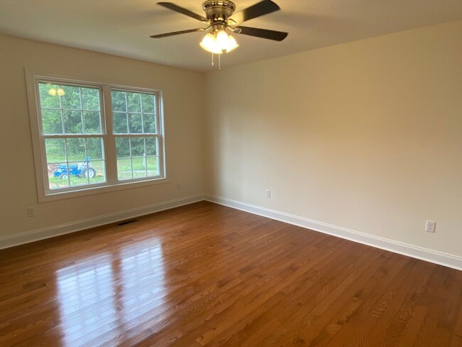 Building Photo - Pristine Duplex with Hardwood Floors and M...