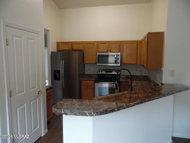 Building Photo - 7325 E Weeping Willow Dr