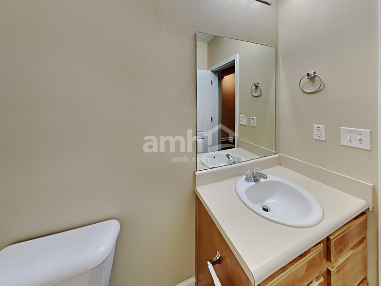 Building Photo - 2385 Braelin Loop