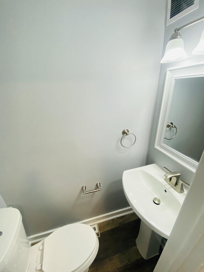 Building Photo - 1304 Sargeant St