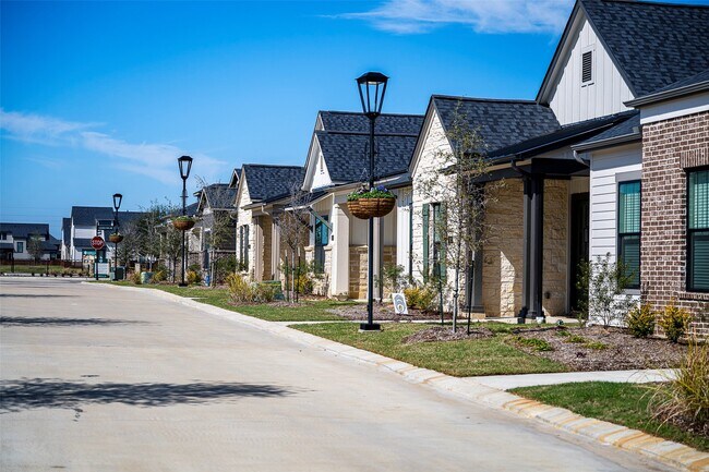 Building Photo - 18114 Greenhill Song Trl