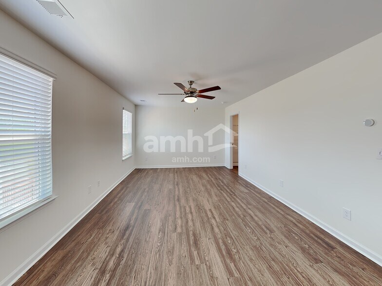 Building Photo - 648 Hamilton Park Dr