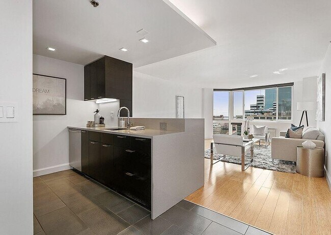 Building Photo - 20 2nd St