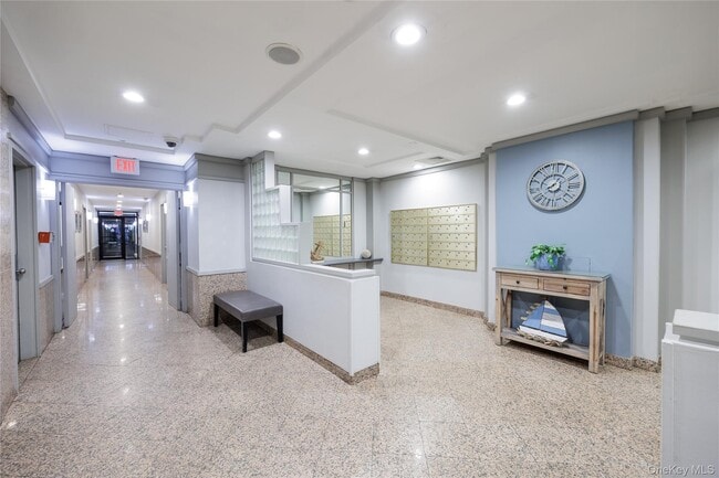 Building Photo - 360 Shore Rd