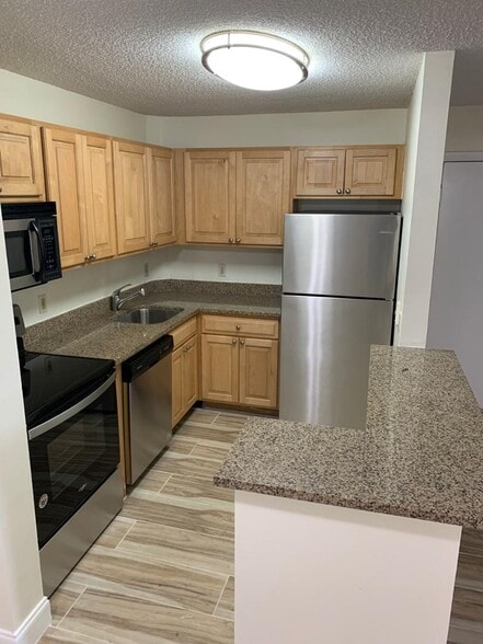 Building Photo - 10765 Cleary Blvd