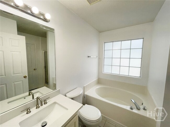 Building Photo - 128 Cormorant Way