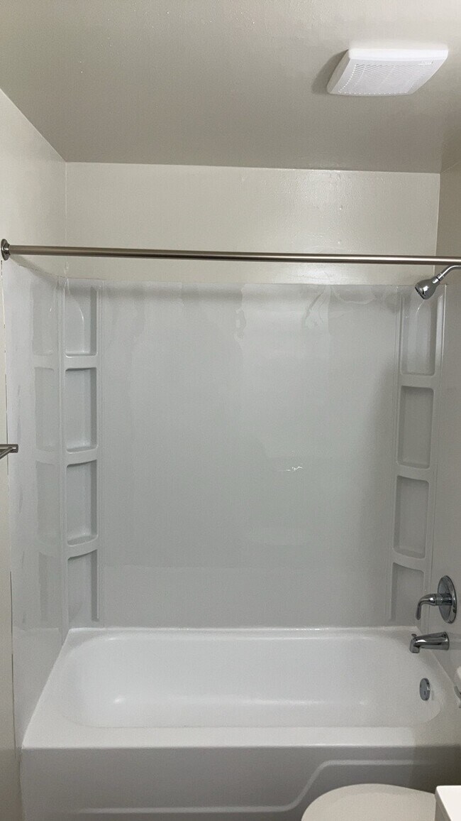 Building Photo - 105 Woodard Dr