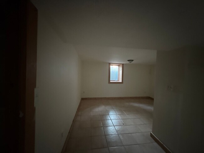Building Photo - 869 Beech St