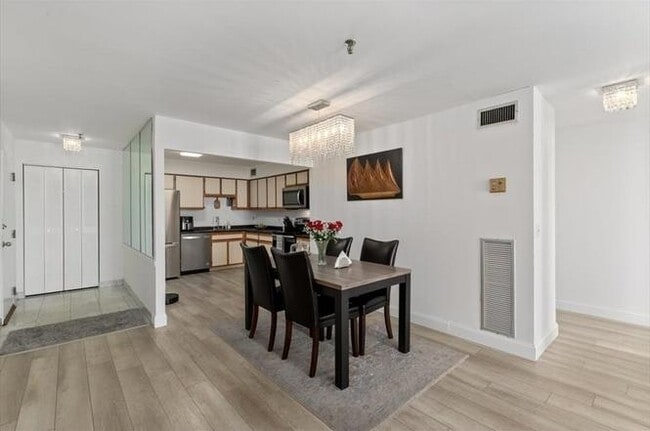 Building Photo - 376 Ocean Ave