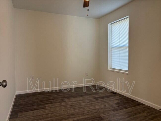 Building Photo - 1732 Jourolman Ave