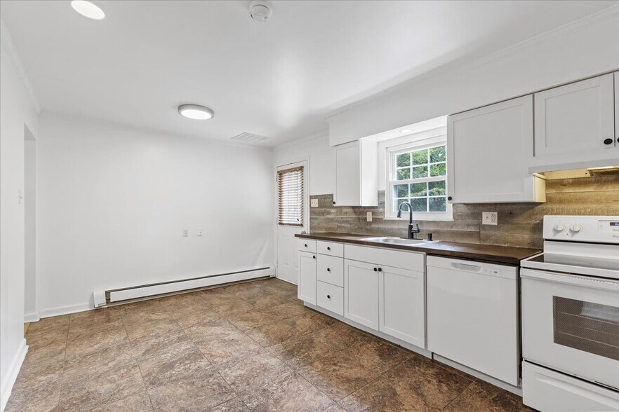 Building Photo - 116 Hickory Hill Ln