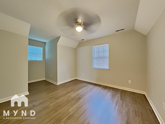 Building Photo - 377 St John Rd NW