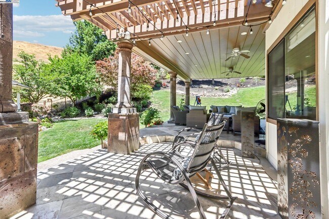 Building Photo - 3745 Deer Trail Ct