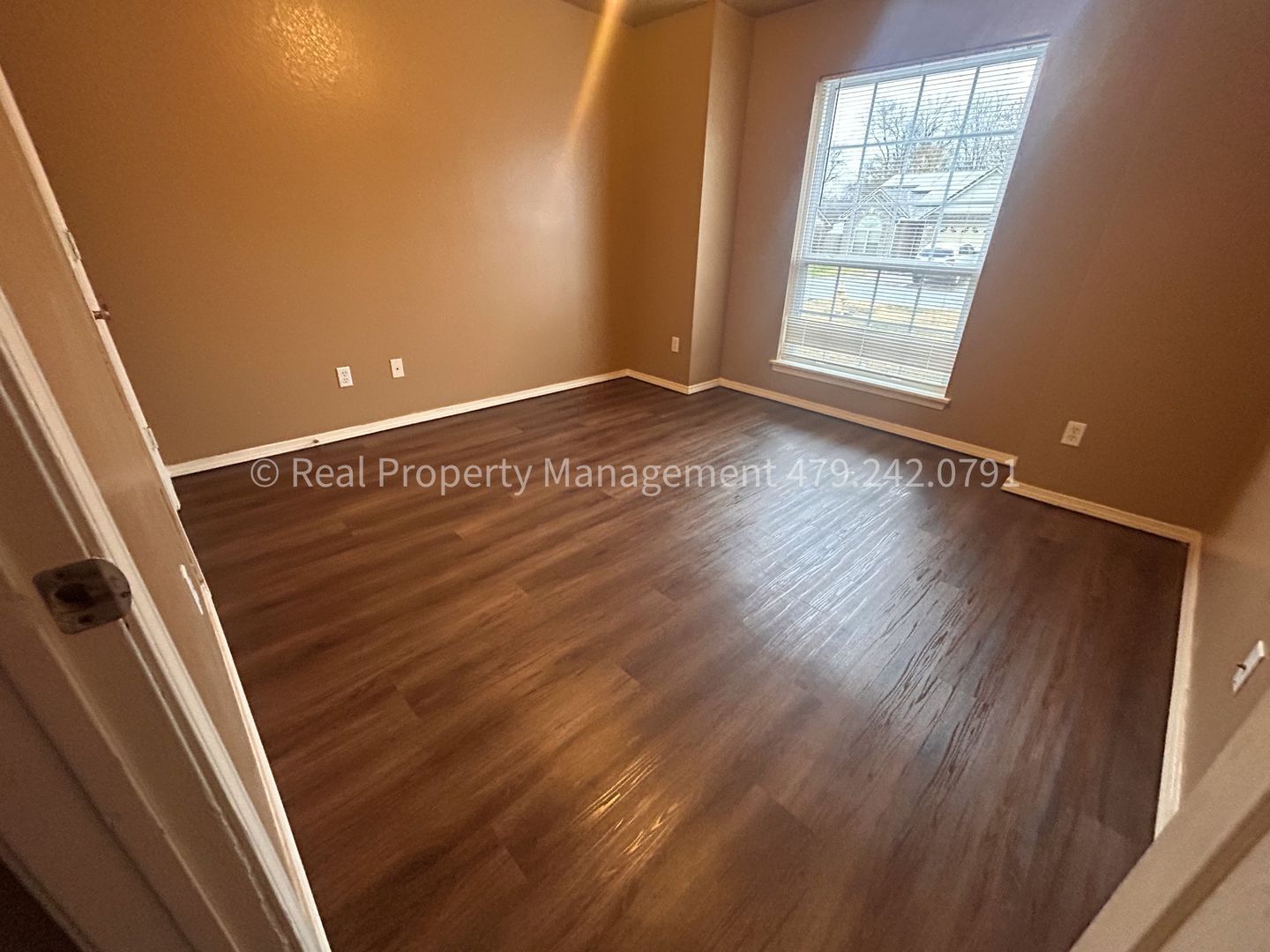 Building Photo - 320 Chateau Dr