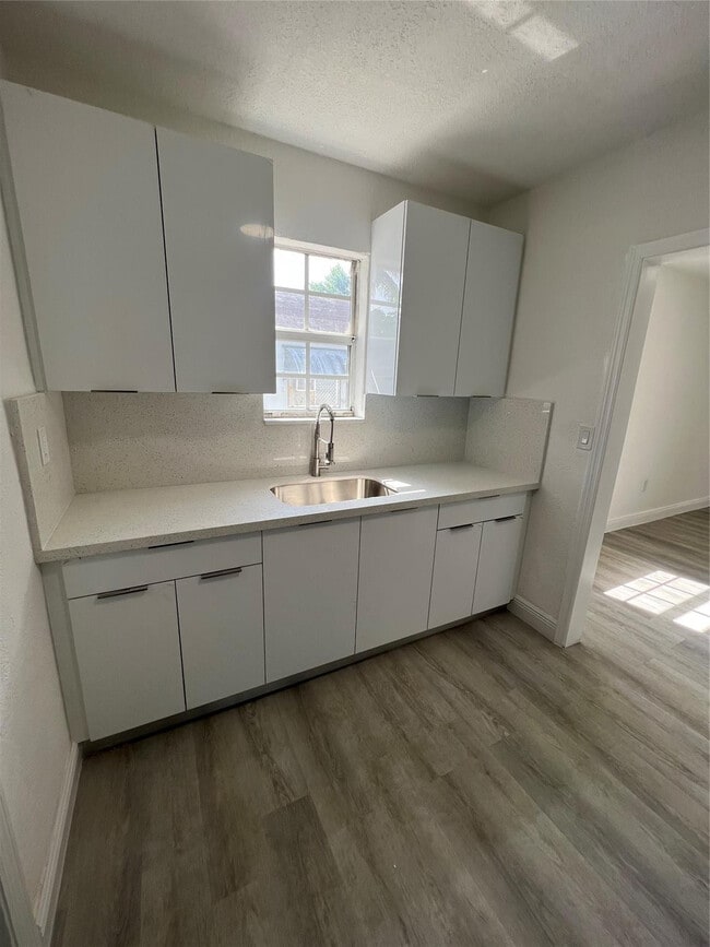 Building Photo - 5615 SW 40th St