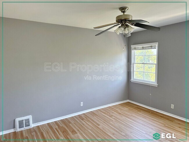 Building Photo - 949 S Sierra Bonita Ave